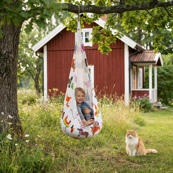 Hengestol i Bomull – Trygg Podgynge med Dalahester for Lek & Hvile